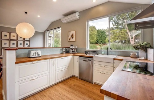 Yallingup Siding Casa | Yallingup Homestead - Lakeside Rural Retreat