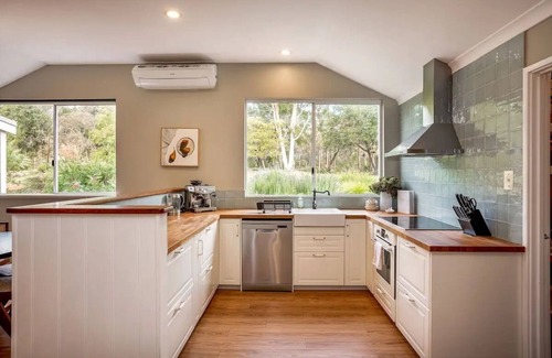 Yallingup Siding Casa | Yallingup Homestead - Lakeside Rural Retreat