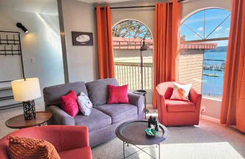 Historic Bayfront Casa | Yaquina Bay & Bridge Views! Watch the Boats! Kitchen is a culinary delight! Unit 5