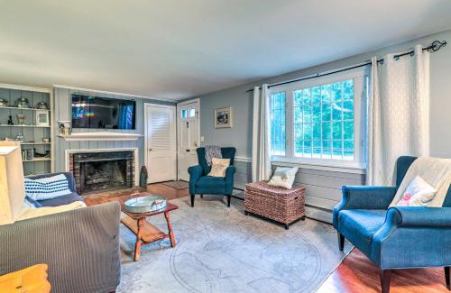 West Yarmouth Casa | Yarmouth Cottage with Grill and Yard, Walk to Beach