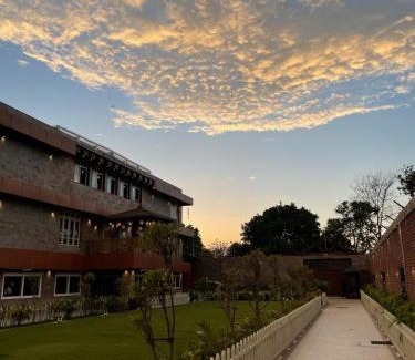 Gonda Complejo | Yashmay Villa Club & Resort