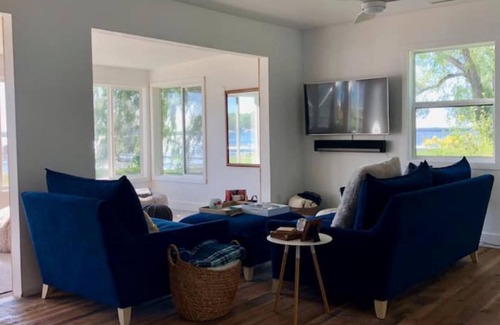 Detroit Lakes Casa | Year round lake home - steps from the water