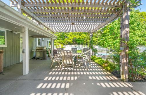 Hampton Bays Casa | Year-Round Private Jacuzzi - Peaceful Fenced Yard
