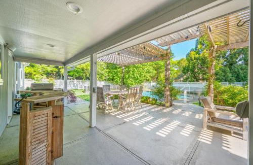 Hampton Bays Casa | Year-Round Private Jacuzzi - Peaceful Fenced Yard