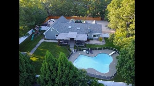 Hampton Bays Casa | Year-Round Private Jacuzzi - Peaceful Fenced Yard