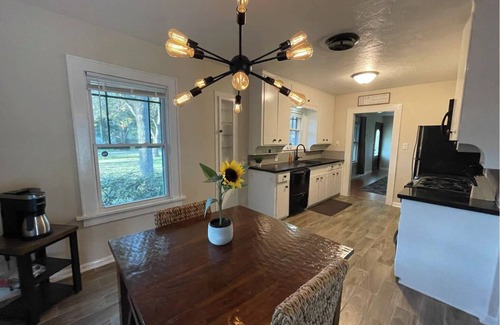 Southeast Houston Casa | Yellow Brick Road House 1miles from Hobby Airport