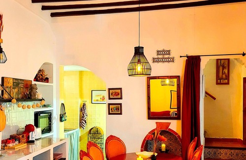 Callosa d' En Sarria Casa | Casa amarilla con WiFi y Aire Acondicionado