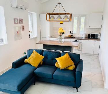 Kassiopi Casa | Yellow House Kassiopi