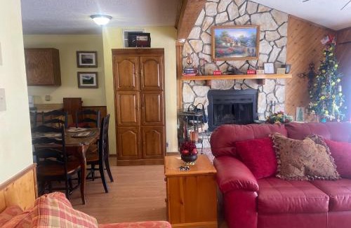 Tucumcari Casa | Yellow Rose