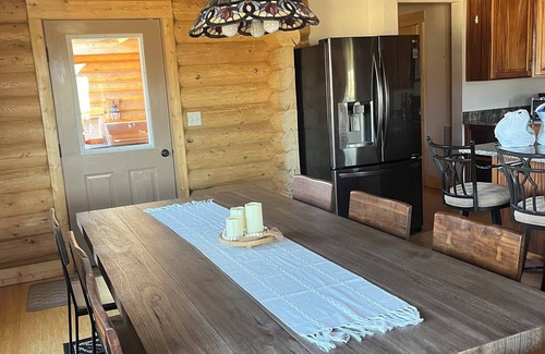Bouvet Island Casa | Yellowstone Getaway – Luxury Log Cabin Near Madison River & Big Sky