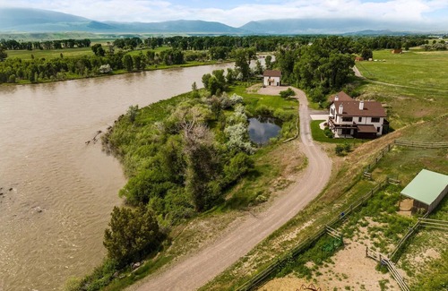 Livingston Casa | Yellowstone Manor:Livingston