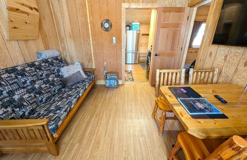 Gardiner Cabina | Treasure Cabin # 4 de Yellowstone - Cabaña de 2 habitaciones - 2 minutos del parque de Yellowstone