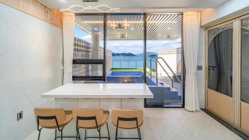 Dolsan-eup Casa | Yeosu Liposo Poolvilla