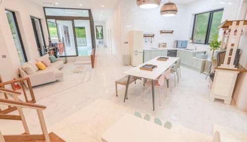 Dolsan-eup Casa | Yeosu Pyeongsari 85-7 Kids Pool Villa