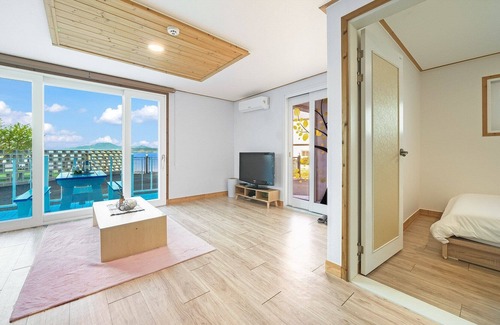 Dolsan-eup Casa | Yeosu Riaeddo Poolvilla Pension