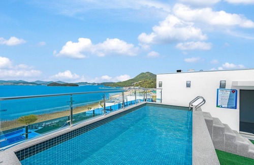 Dolsan-eup Casa | Yeosu Riaeddo Poolvilla Pension