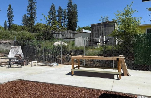 Mono Vista Casa | Yosemite Fun * Pickleball, Pool, Hot tub, Gameroom