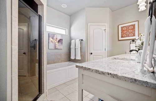 Mono Vista Casa | Yosemite Fun * Pickleball, Pool, Hot tub, Gameroom