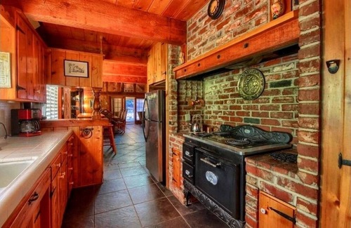 Oakhurst Chalet De Esquí | Yosemite Mountain Chalet with private sauna, decks, fireplace, air hockey & WiFi