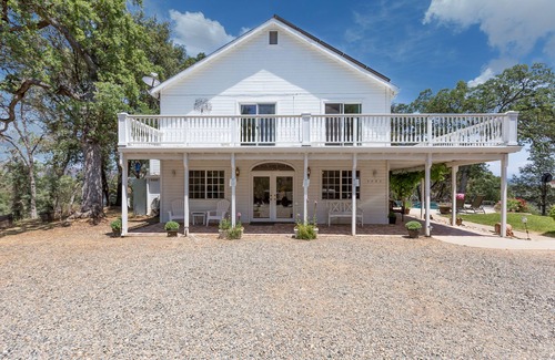 Mariposa Casa | Finca cerca de Yosemite, hermosas vistas, jacuzzi, sala de juegos, y mucho más!