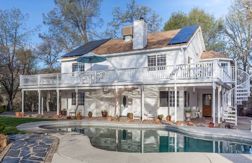 Mariposa Casa | Finca cerca de Yosemite, hermosas vistas, jacuzzi, sala de juegos, y mucho más!