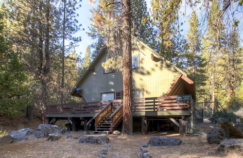 North Wawona Casa | Yosemite's Creekside Birdhouse