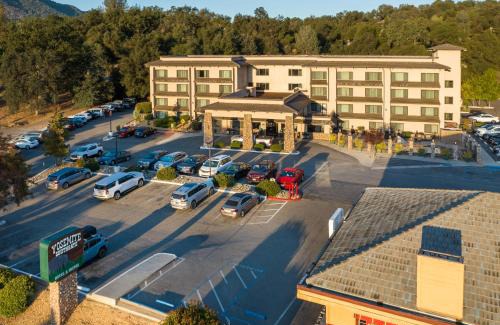 Oakhurst Hotel | Yosemite Southgate Hotel & Suites