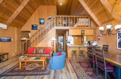 Yosemite West Casa | Yosemite Vista está rodeado de pinos de azúcar, este encantador marco en forma de A tiene una vista maravillosa ...