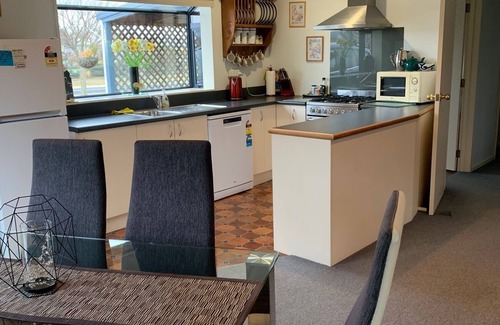 Te Anau Casa | You deserve the comfort, warmth & style of this clean family house.