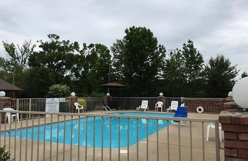 Cabot Casa | You Found It! 4 Comfortable Units, Free Breakfast & Parking, Pets Allowed, Pool