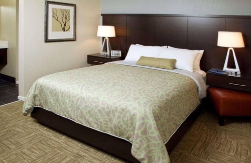 Sunnyvale Complejo | You Found it! FOUR Comfortable 1BR Suites, Outdoor Swimming Pool, Pets Allowed!