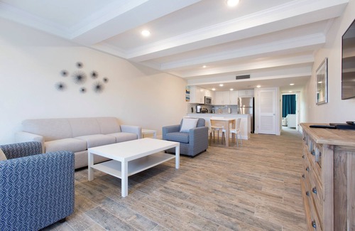 Indian Shores Hotel | Your Beach Adventure Awaits! Beach Access, Pool, Near Museum, Parks, Fishing