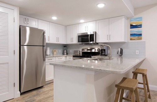 Indian Shores Hotel | Your Beach Adventure Awaits! Beach Access, Pool, Near Museum, Parks, Fishing