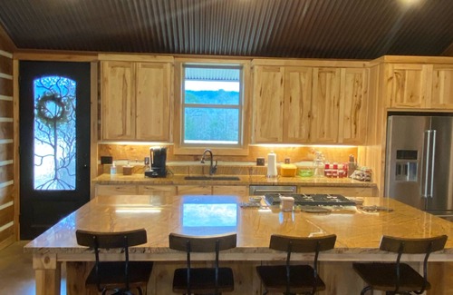 Clayton Cabina | Your Cabin in the Mountains Awaits (1836 Ranch)