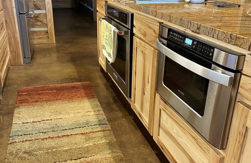 Clayton Cabina | Your Cabin in the Mountains Awaits (1836 Ranch)
