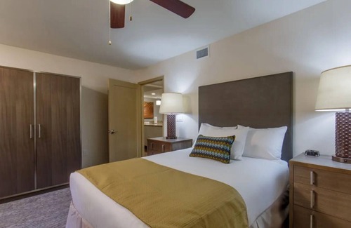 North Scottsdale Complejo | Your Desert Oasis Awaits at Holiday Inn Club Vacations Scottsdale Resort- 2 Bd.