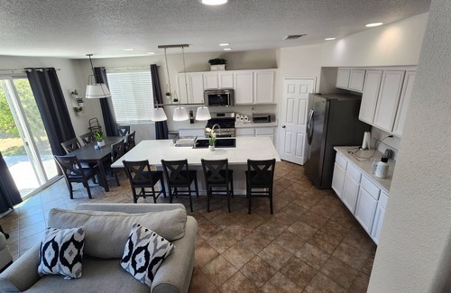 El Centro Casa | Your Dream 5 BR Getaway -Sleeps 11+-Great Location