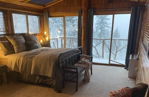 Coeur d'Alene Cabina | Your Dream Getaway - Large Cabin in Coeur D'Alene