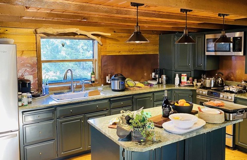 Coeur d'Alene Cabina | Your Dream Getaway - Large Cabin in Coeur D'Alene