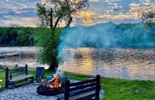 Edgerton Casa | RÍO DE 5 ESTRELLAS RÍO LAKEFRONT HOME! ¡CHIMENEA, 2 PARRILLAS, TARIFAS ESPECIALES!