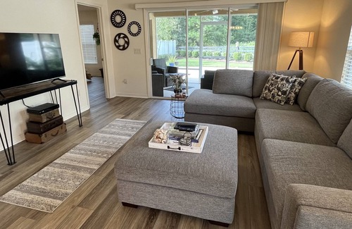 Fruitland Park Villa | Your Dream Vacation Starts HERE!! Amazing 3/2 villa w/Golf Cart, BBQ & WiFi!