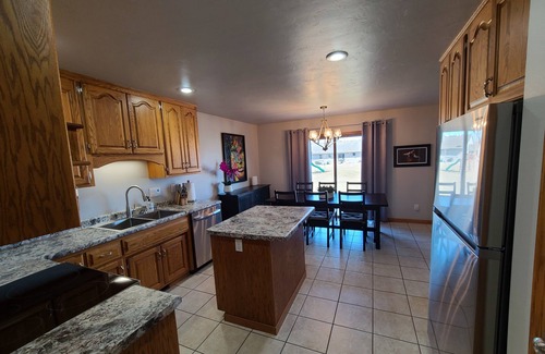 Green Bay Casa | Gran opción para los viajeros de negocios y deportistas de GB Unidad dúplex de 3 dormitorios, 1. 5 baños