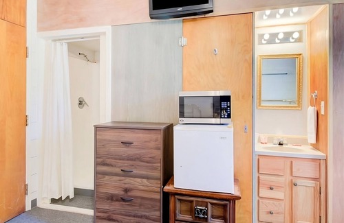 Drumright Casa | Your Home Away From Home! 3 Convenient Units, Free Parking, Pets Allowed!
