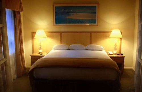 Avila Beach Complejo | Your Home Away From Home! 2 Relaxing Units with Kitchen, Pool, Free Parking