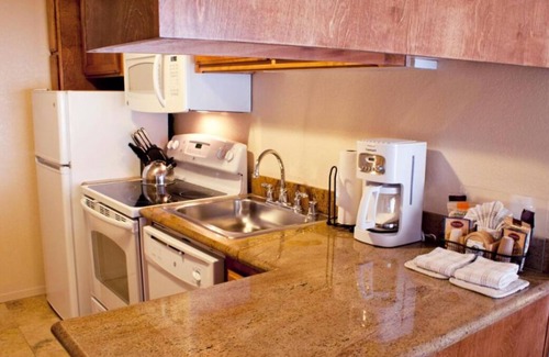 Avila Beach Complejo | Your Home Away From Home! 2 Relaxing Units with Kitchen, Pool, Free Parking