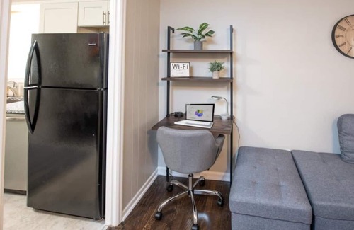 Kansas City Casa | {Your KC Spot} See Arrowhead from the driveway!