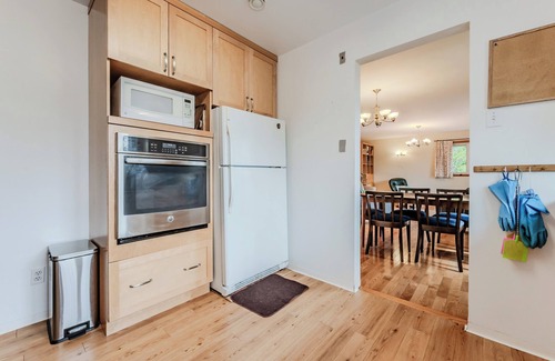 South Bruce Peninsula Cabaña | Lakeside Cottage Retreat in Exclusive Howdenvale