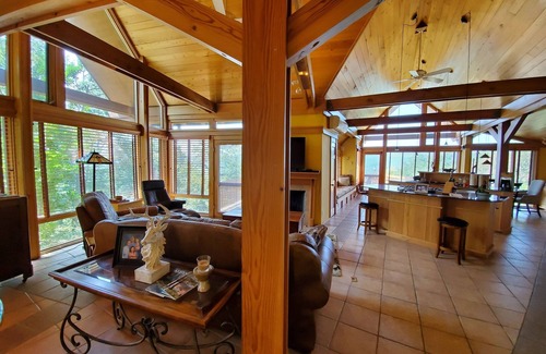 Horse Shoe Casa | ¡Tu escape de montaña te espera!