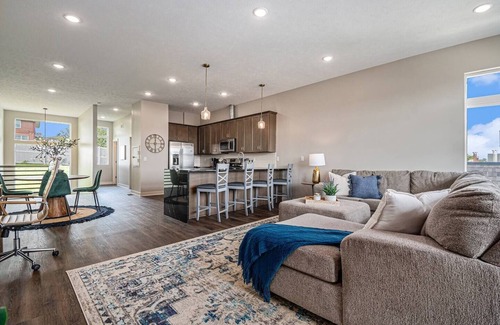 Omaha Casa | Your Omaha Escape - Luxe End-Unit +2 Master Suites