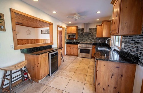 East Jewett Casa | ***Your Own Estate***